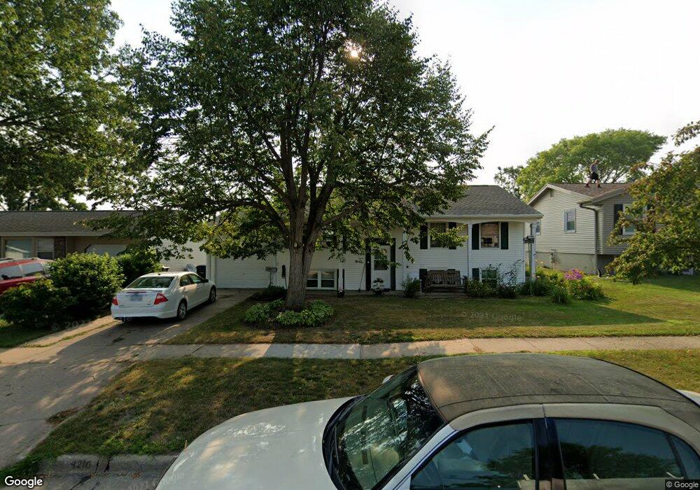 4210 Pineview Dr NE, Cedar Rapids, IA 52402 - photo 1