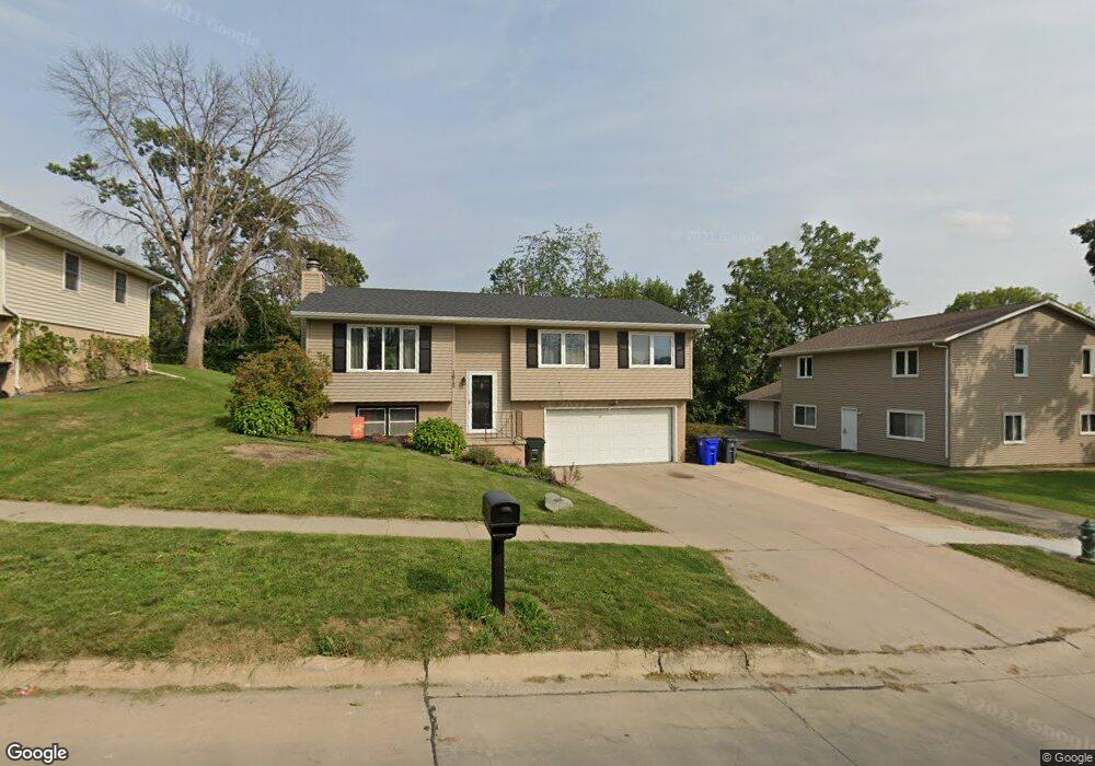 1613 29th St NW, Cedar Rapids, IA 52405 - photo 1