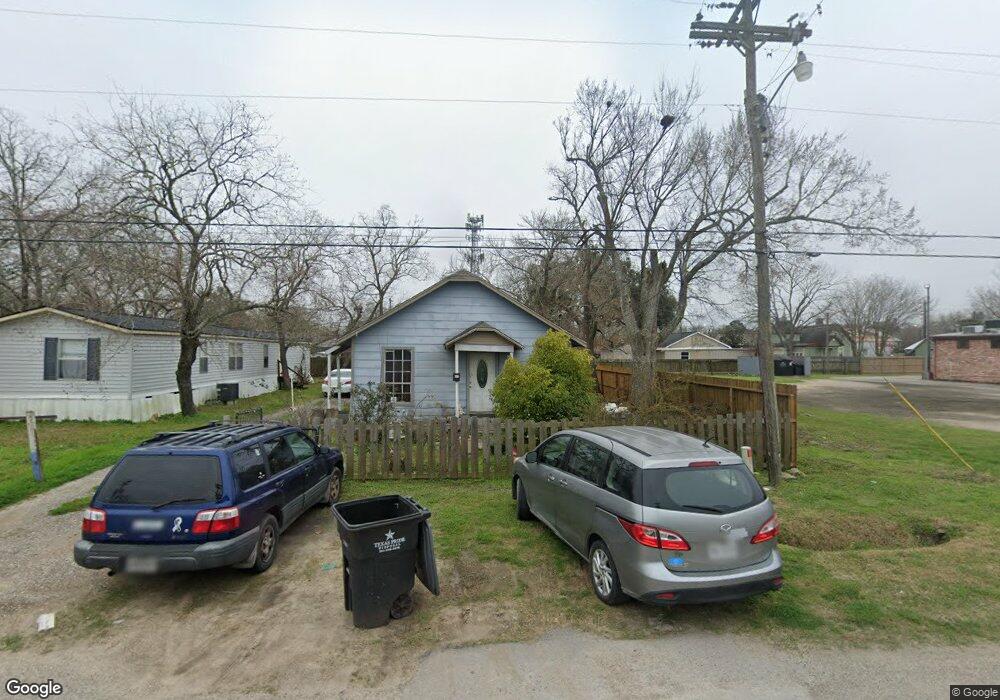 206 E Coombs St unit 208, Alvin, TX 77511 - photo 1