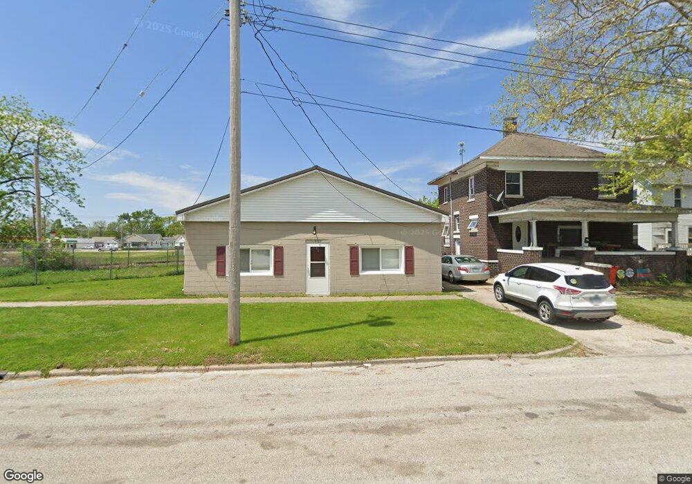709 S 17th St, Mattoon, IL 61938 - photo 1