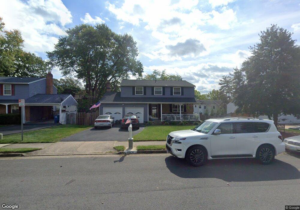 9821 Brightlea Dr, Vienna, VA 22181 - photo 1