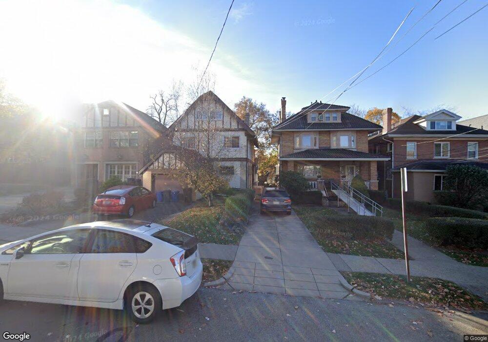 5844 Beacon St, Pittsburgh, PA 15217 - photo 1