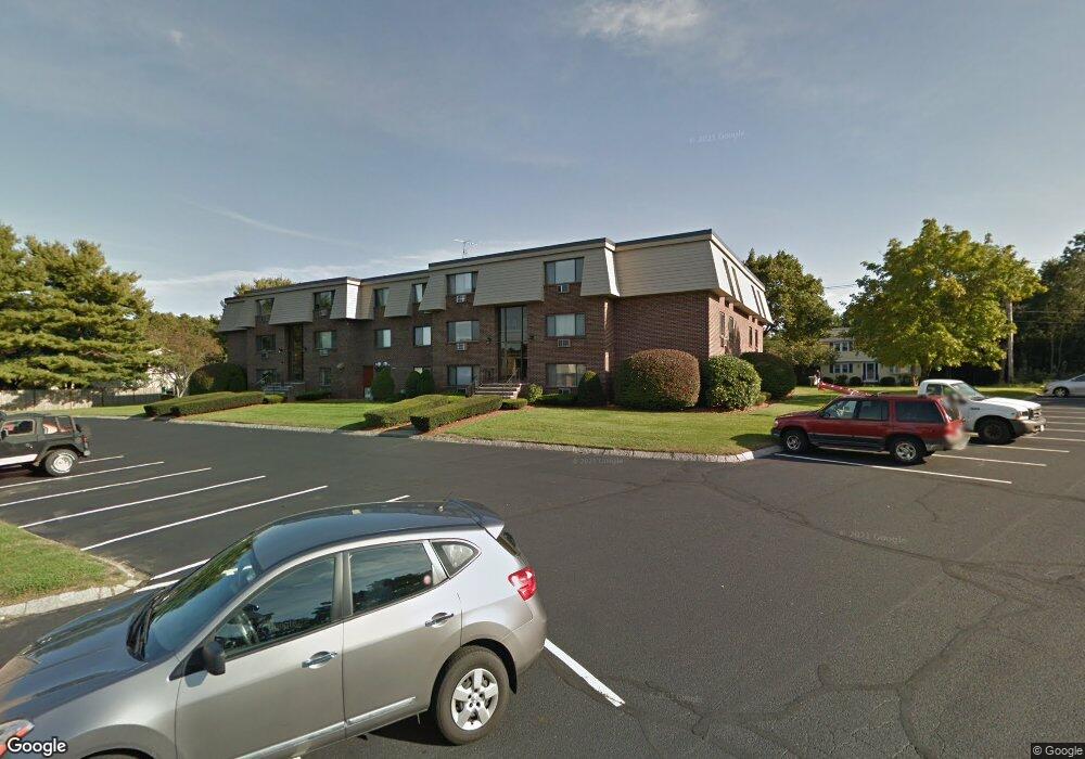 4 Hallmark Gardens unit 11, Burlington, MA 01803 - photo 1