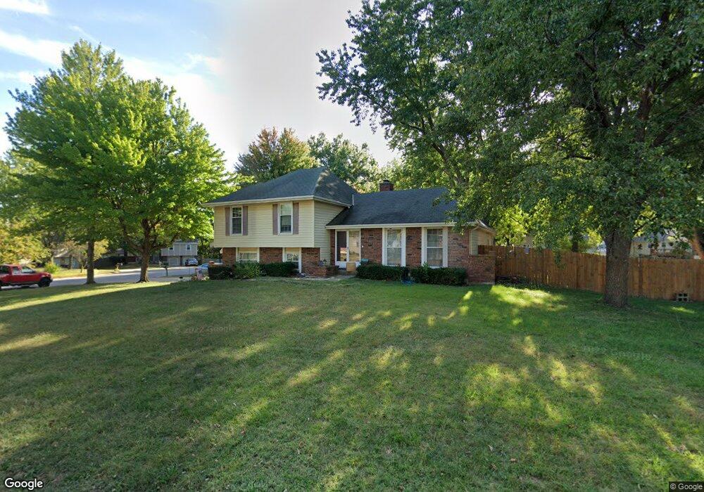 6208 Albervan St, Shawnee, KS 66216 - photo 1