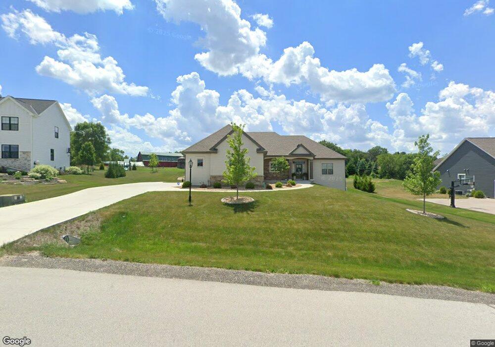 N57W27426 Green Meadow Rd unit N57W27426, Lisbon, WI 53089 - photo 1