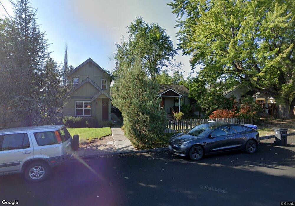 1069 NW Milwaukee Ave, Bend, OR 97701 - photo 1