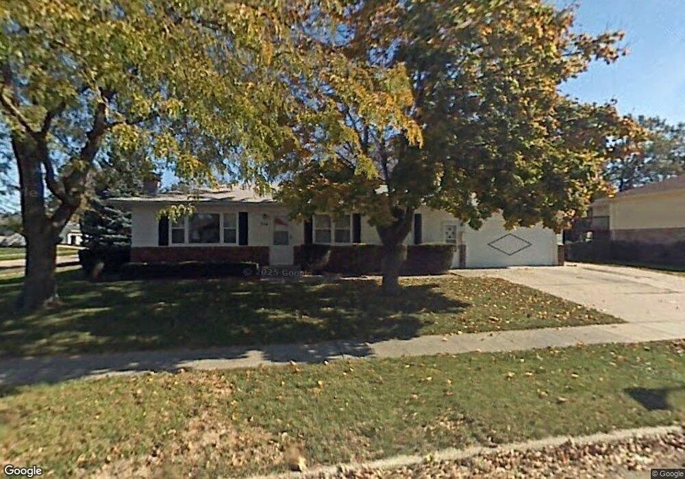 916 E 17th St N, Newton, IA 50208 - photo 1
