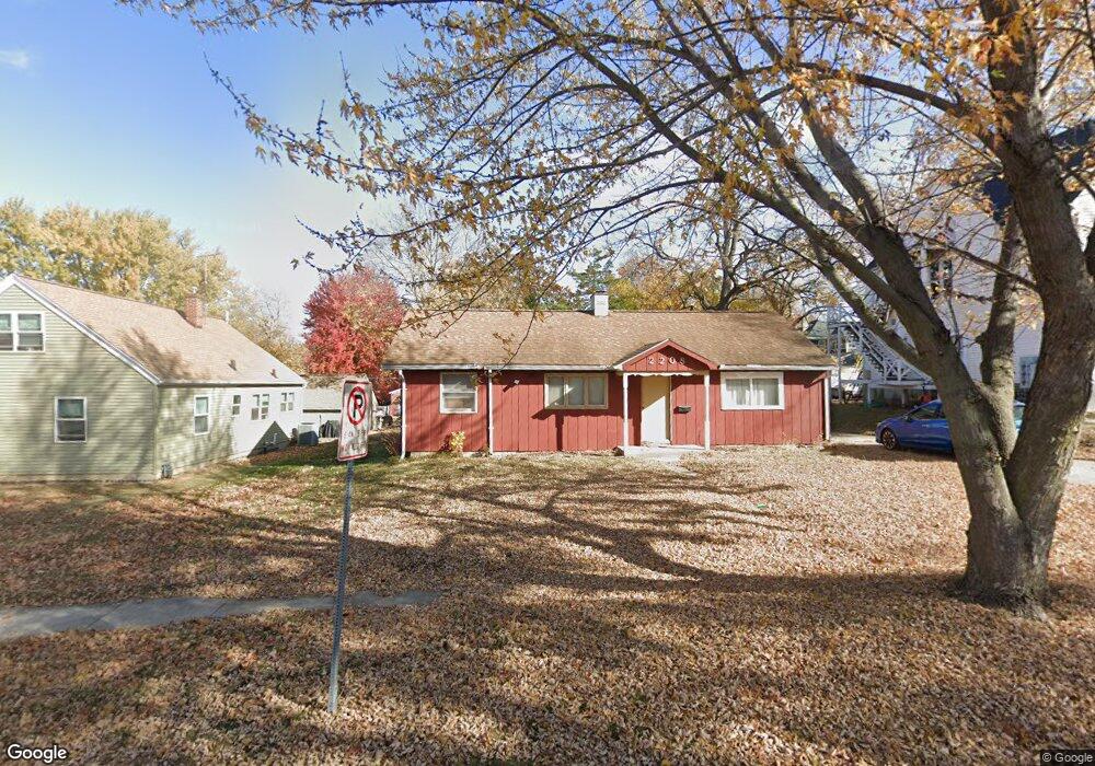 2208 Walnut St, Cedar Falls, IA 50613 - photo 1