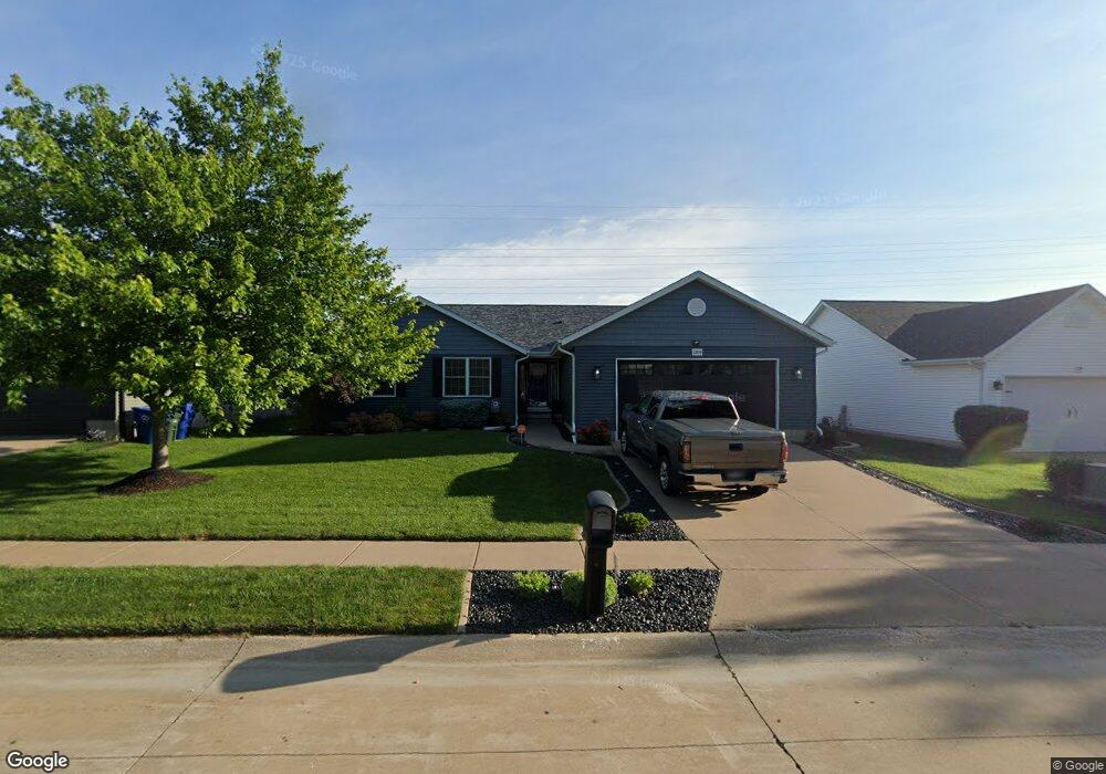 2204 W 59th St, Davenport, IA 52806 - photo 1