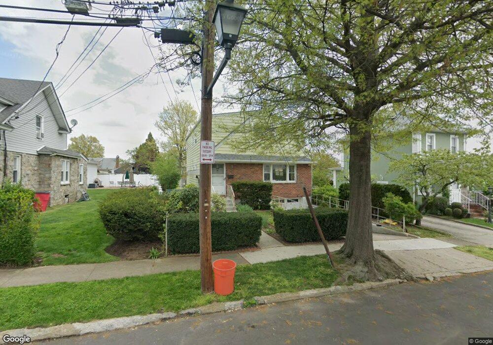 308 Schuster Ave, Mineola, NY 11501 - photo 1