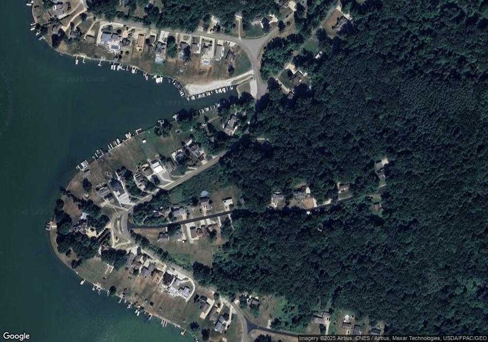 335 E Mohawk Dr, Malvern, OH 44644 - photo 1