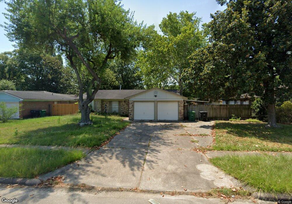 1327 Saddle Rock Dr, Houston, TX 77088 - photo 1