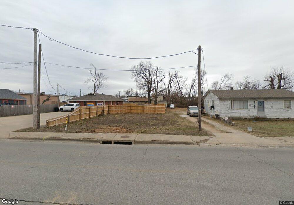 818 W Poplar St, Rogers, AR 72756 - photo 1