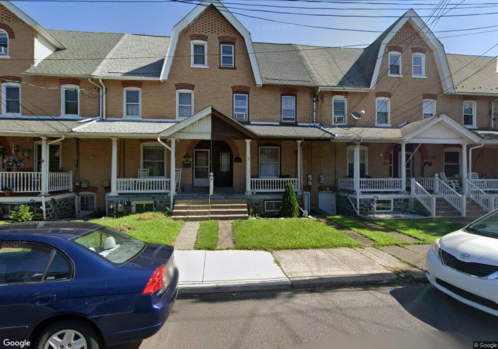 721 Juniper St, Quakertown, PA 18951 - photo 1