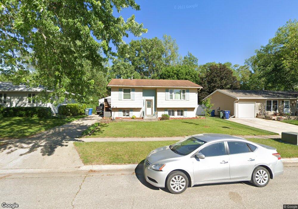 1357 Edgewood Dr, Waterloo, IA 50701 - photo 1