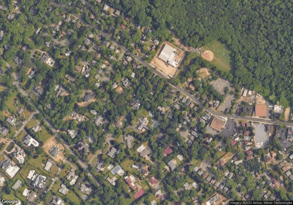 10 Pilvinis Dr, Great Neck, NY 11024 - photo 1