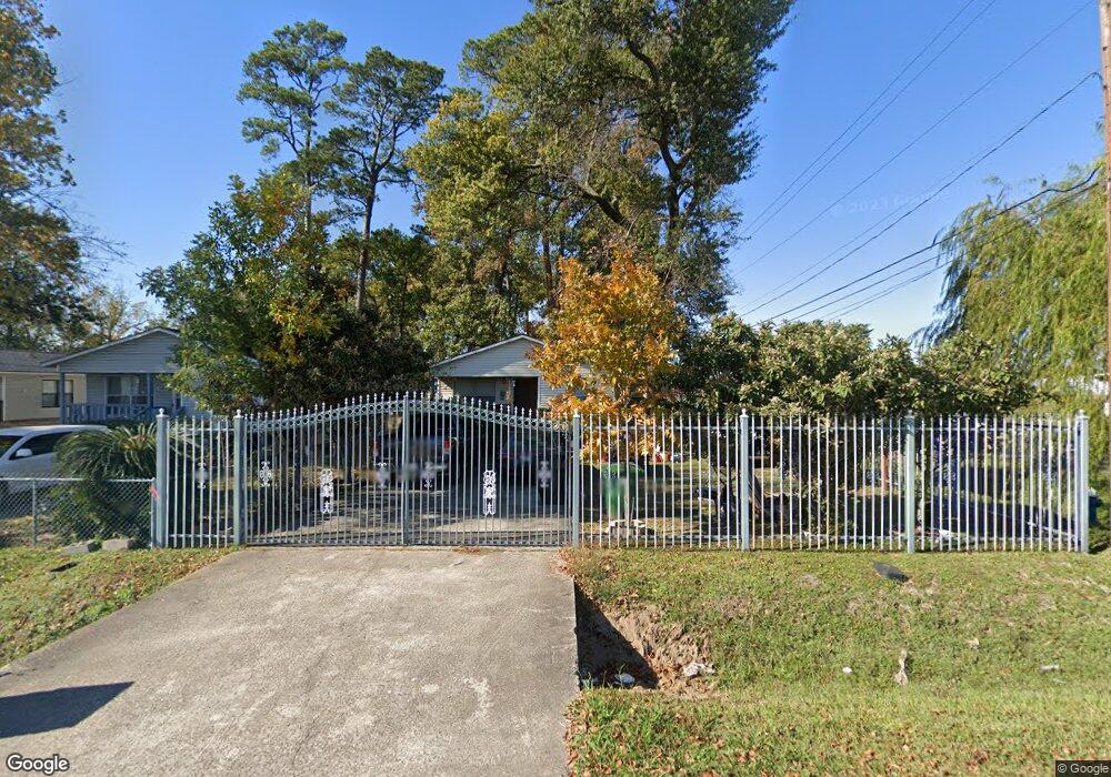 10649 Stafford Dr, Houston, TX 77093 - photo 1