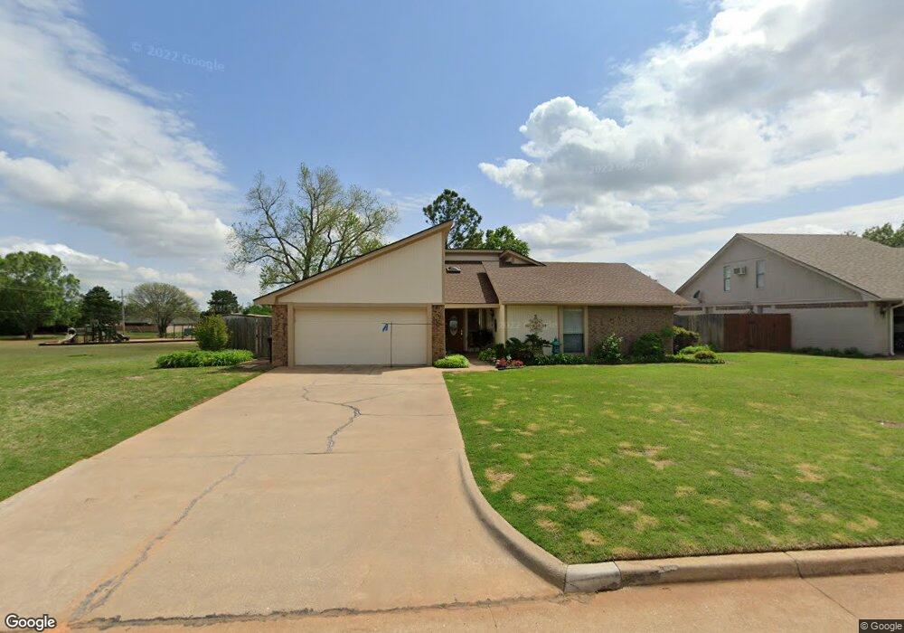 1902 Crestline Dr, Duncan, OK 73533 - photo 1