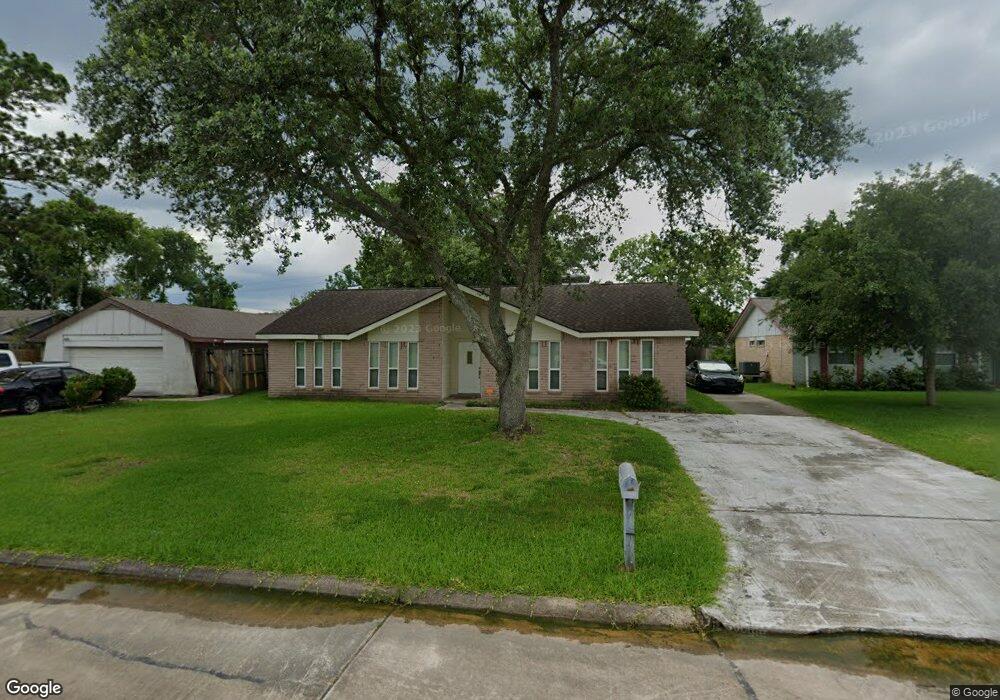 16922 Worden Ln, Friendswood, TX 77546 - photo 1