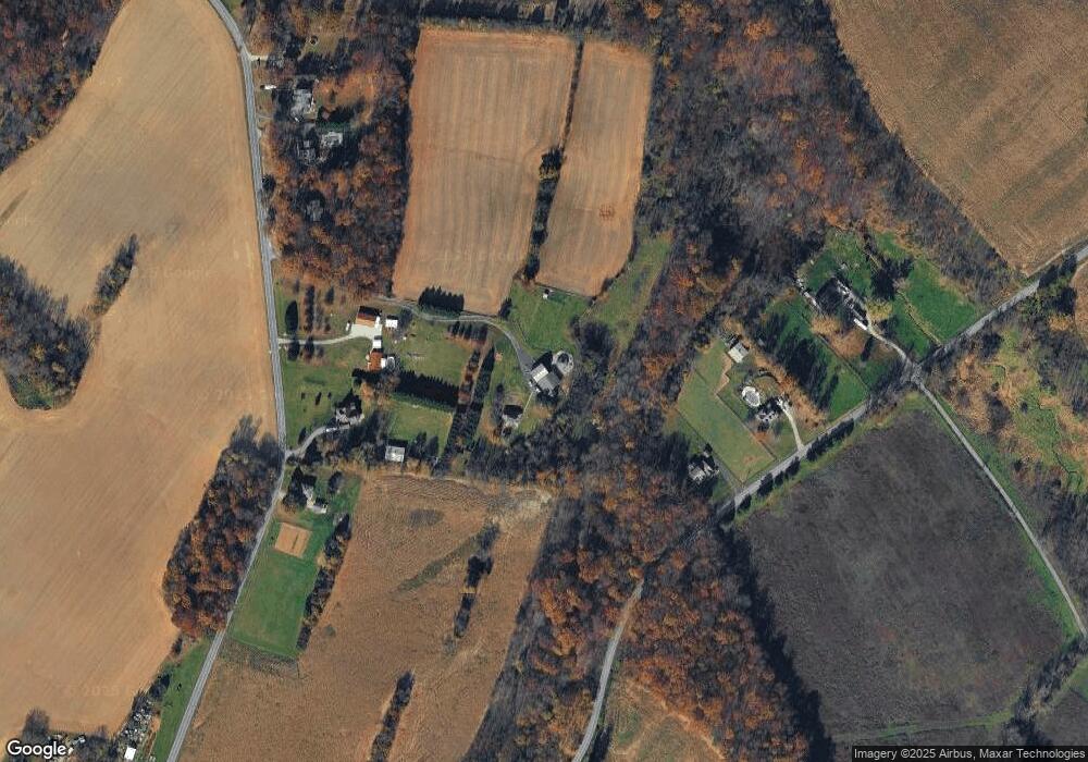 718 Chestnut Hill Rd, Hanover, PA 17331 - photo 1