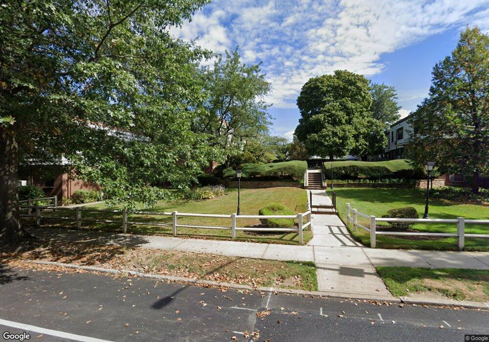 6971 Park Dr E unit B, Flushing, NY 11367 - photo 1