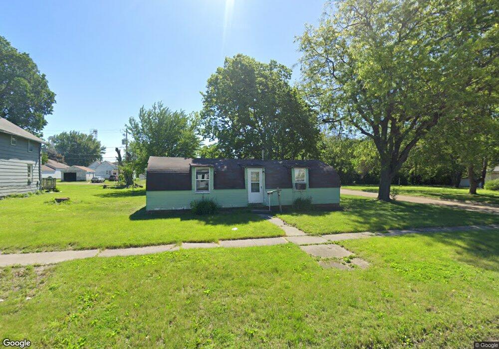 421 2nd St SW, Clarion, IA 50525 - photo 1