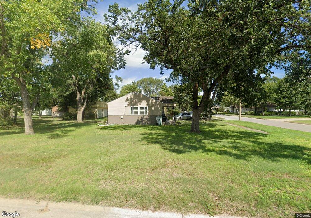 714 W New Hampshire St, Osborne, KS 67473 - photo 1