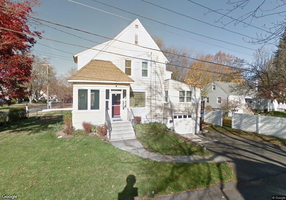 2 Lakeview Dr E, Norwalk, CT 06850 - photo 1