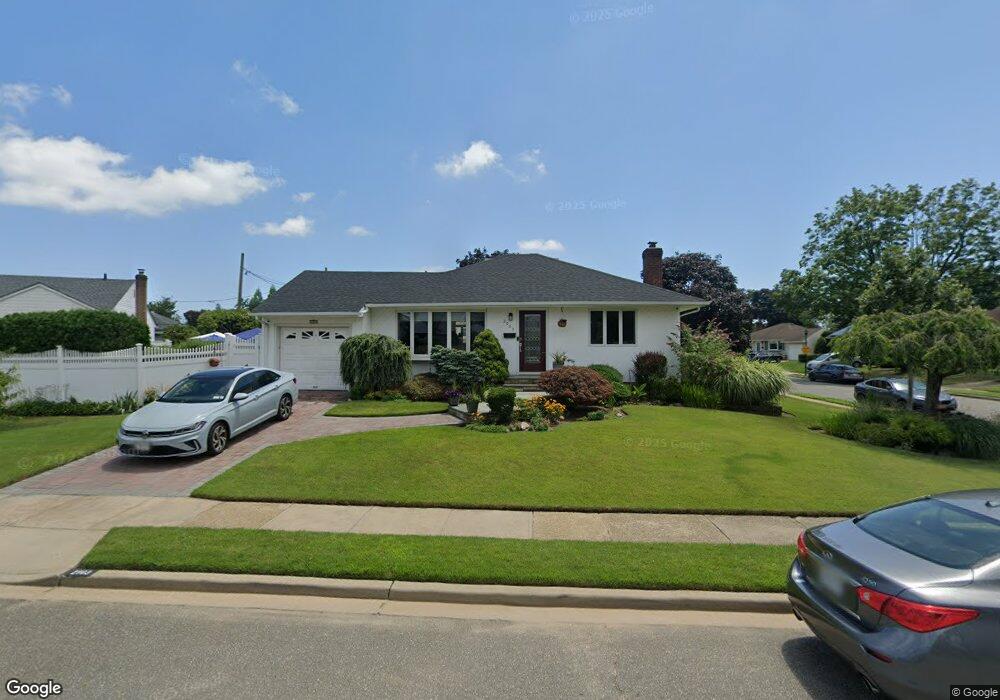 2903 Noel Ct, Wantagh, NY 11793 - photo 1