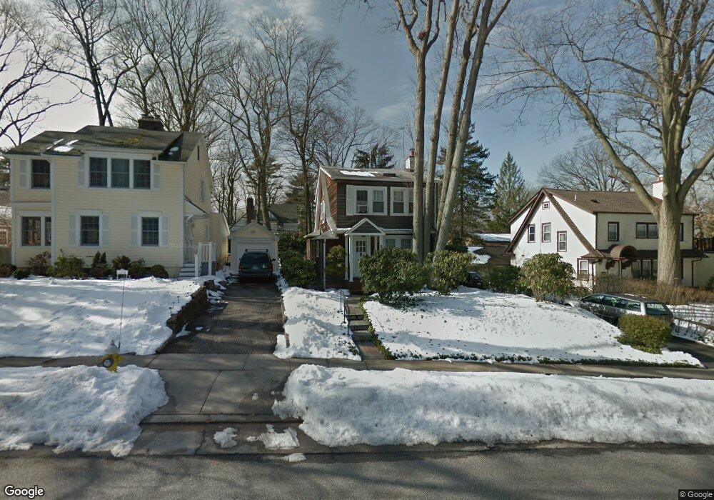 34 Windsor Rd, Great Neck, NY 11021 - photo 1