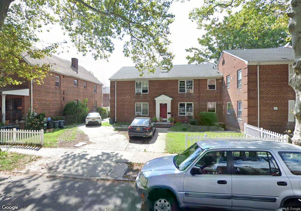 19210 Station Rd unit 3, Flushing, NY 11358 - photo 1