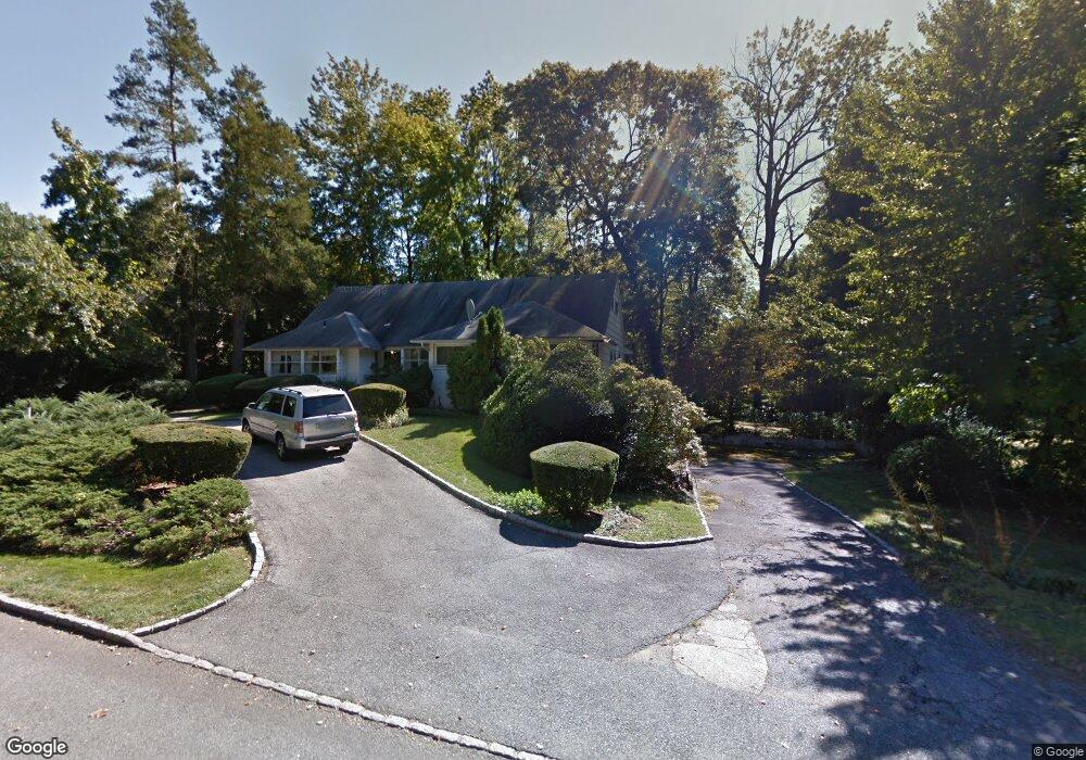 26 Henhawk Rd, Great Neck, NY 11024 - photo 1