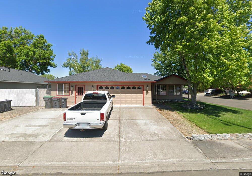 1087 Pittview Ave, Central Point, OR 97502 - photo 1