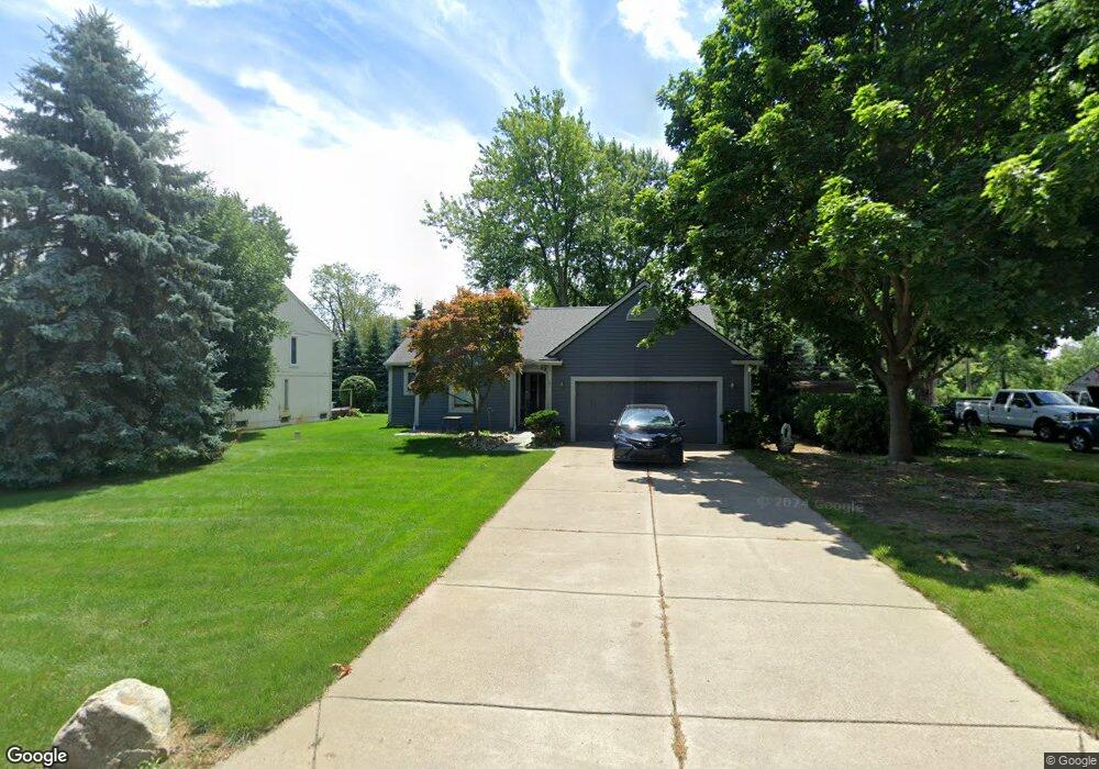 5653 Recreation Dr, West Bloomfield, MI 48324 - photo 1