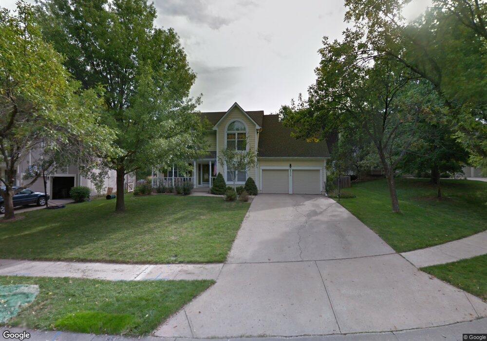 8515 Lakeview Ave, Lenexa, KS 66219 - photo 1