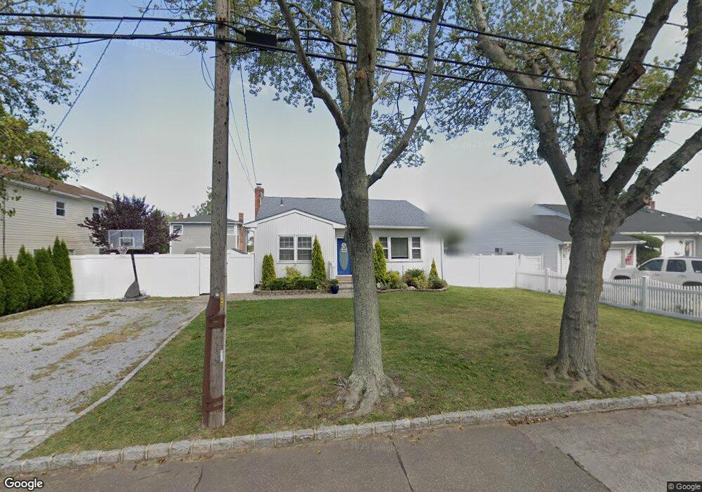 128 Verona Pkwy, Lindenhurst, NY 11757 - photo 1