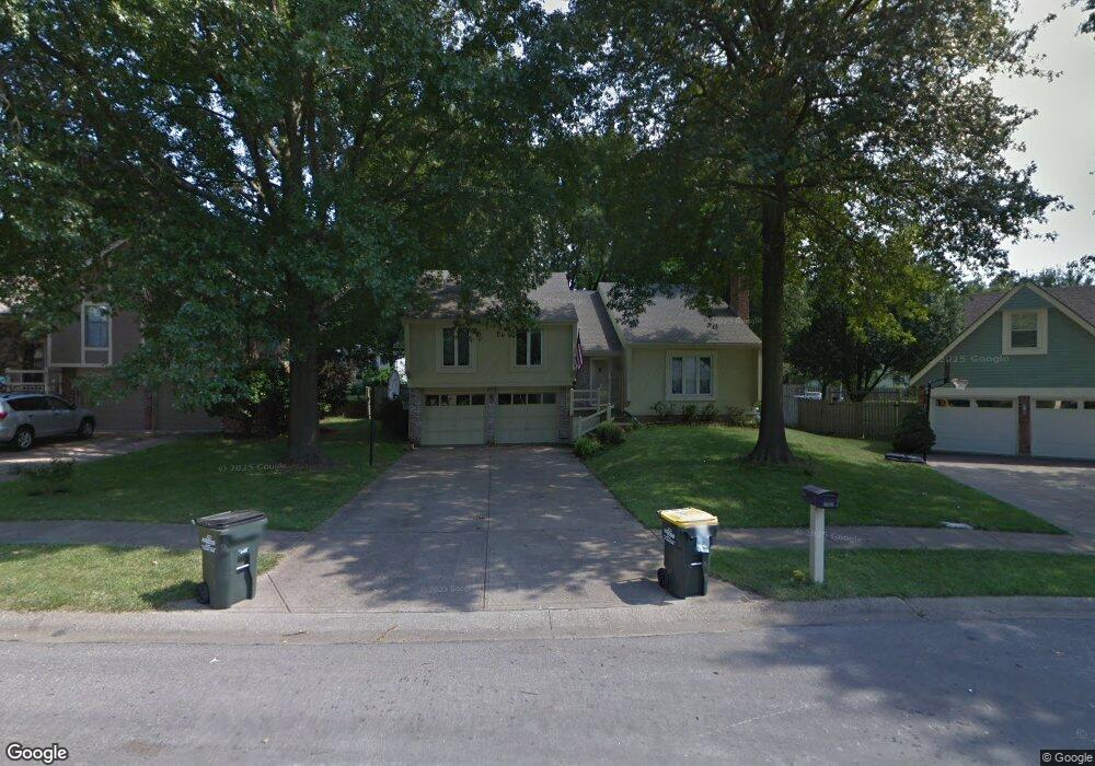 7927 Westgate Ct, Lenexa, KS 66215 - photo 1