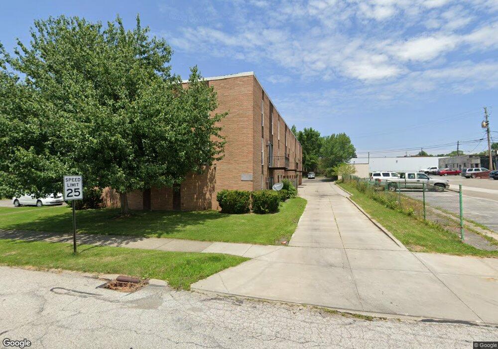 20125 Clare Ave, Maple Heights, OH 44137 - photo 1