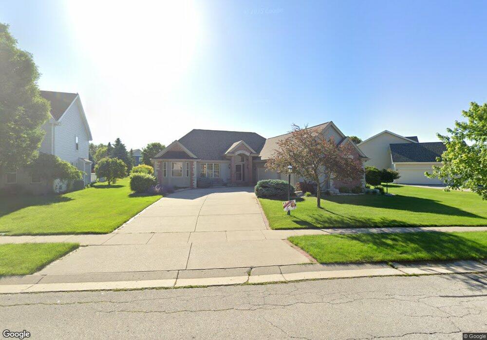 1389 Lakeridge Dr, Oconomowoc, WI 53066 - photo 1