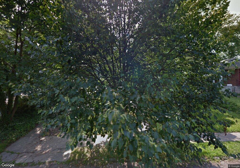 4 Devonshire Ln, Great Neck, NY 11023 - photo 1