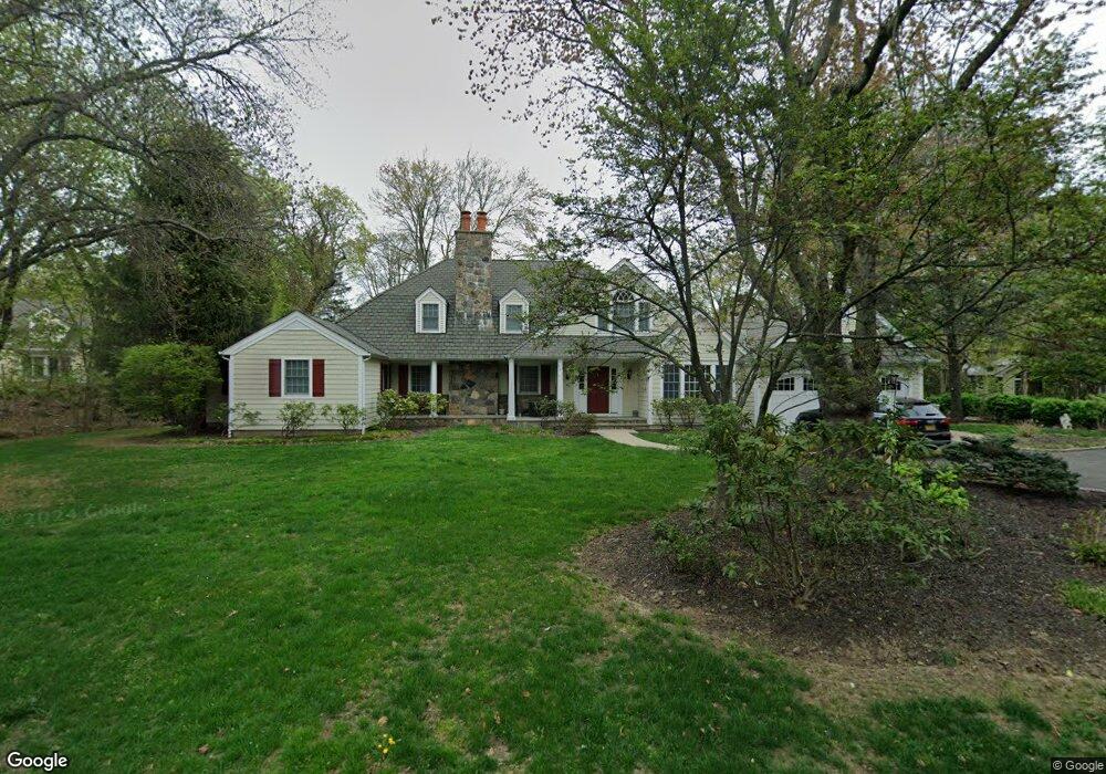 21 Hewlett Ln, Port Washington, NY 11050 - photo 1