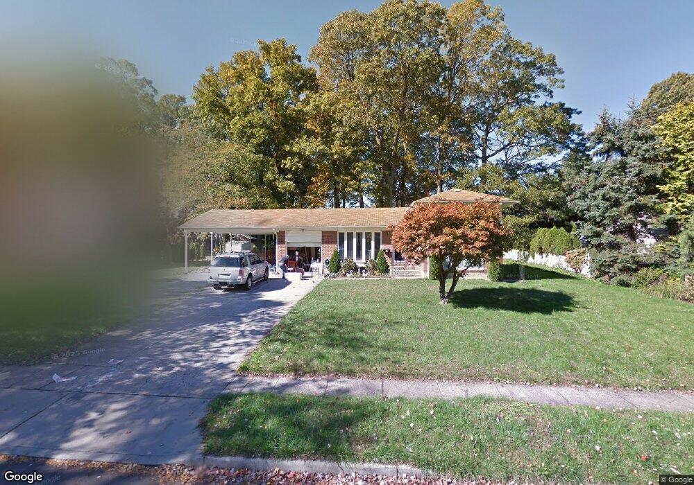 65 Schuyler Dr, ComMacK, NY 11725 - photo 1