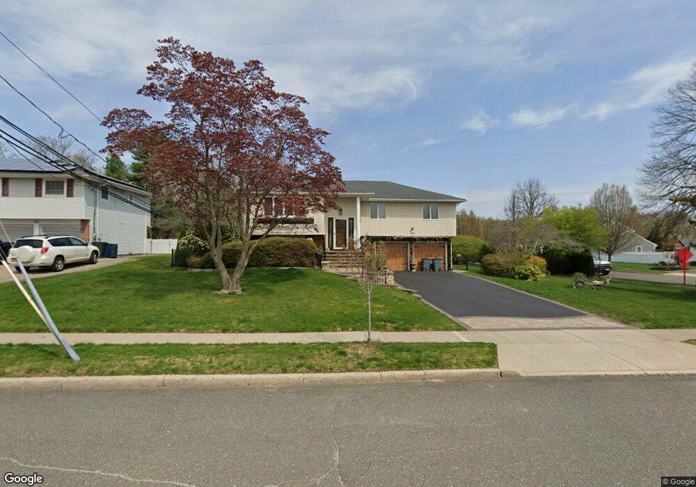 100 Harvest Ln, ComMacK, NY 11725 - photo 1