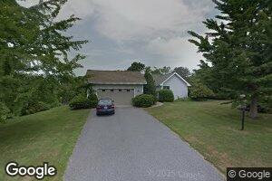 8 Maloney Ln, Middletown, RI 02842