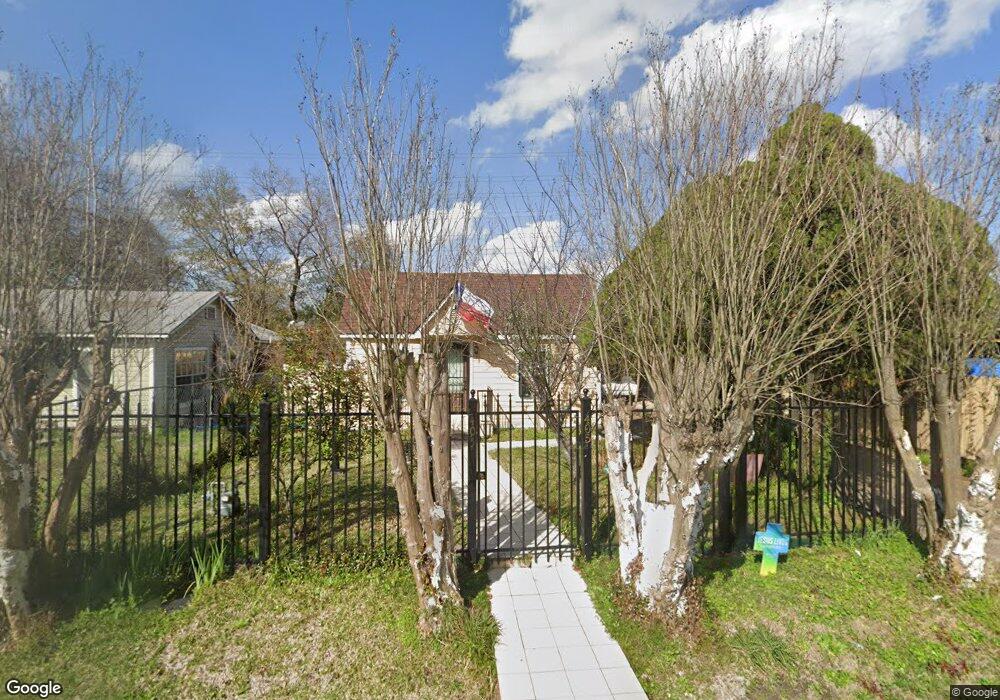 405 Frisco St, Houston, TX 77022 - photo 1