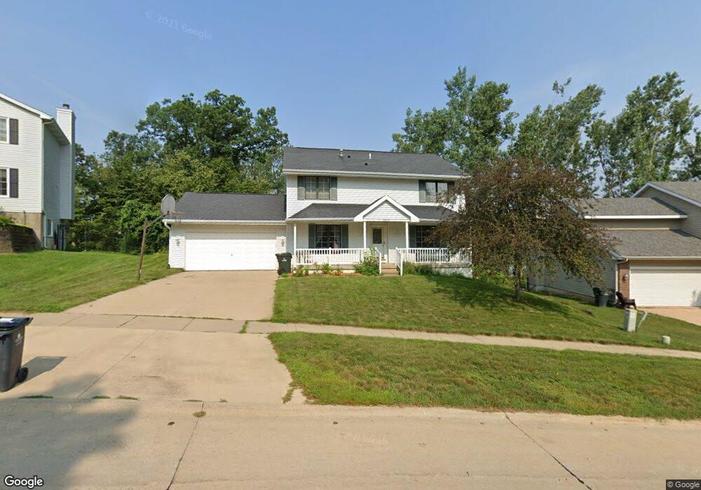 3913 Riverside Dr NE, Cedar Rapids, IA 52411 - photo 1