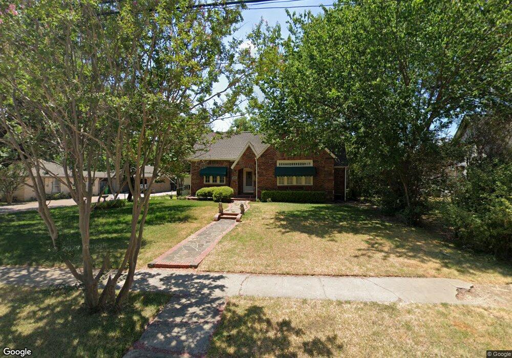 1311 S Lindsay St, Gainesville, TX 76240 - photo 1
