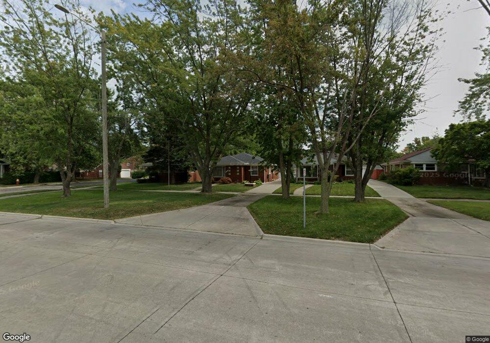 18744 Chandler Park Dr, Grosse Pointe, MI 48236 - photo 1