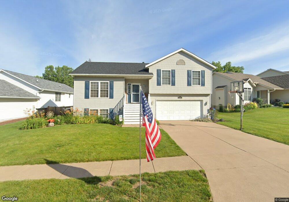 6610 Brookview Ln, Davenport, IA 52806 - photo 1