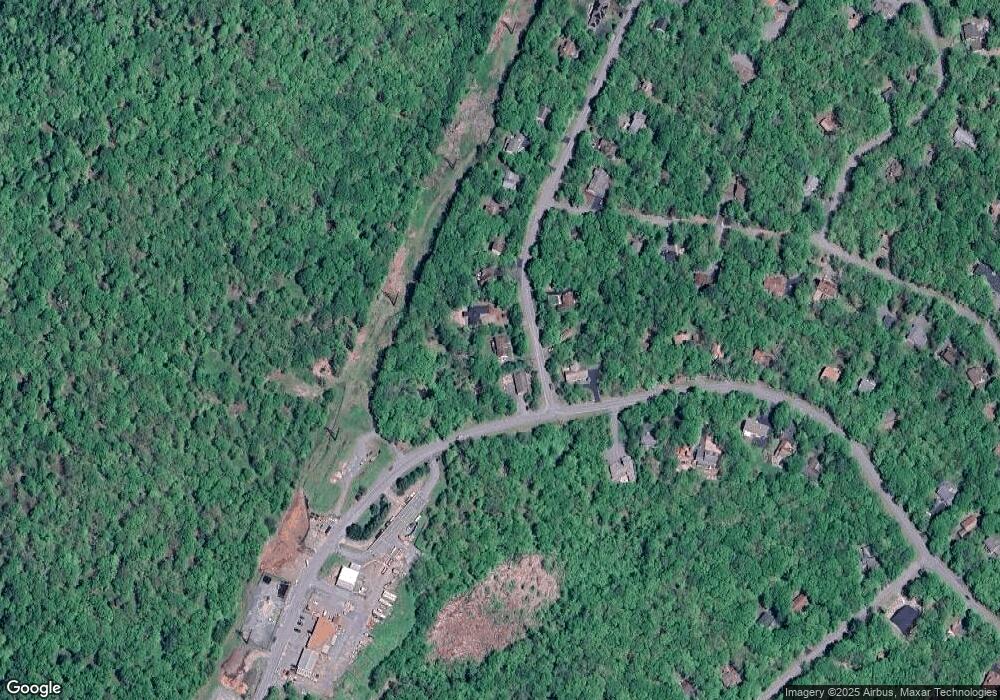 410 W Surrey Dr, Hawley, PA 18428 - photo 1